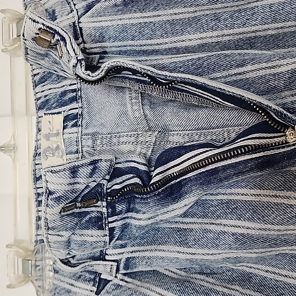 Free People high waisted distressed jean shorts size 31 - Picture 4 of 4